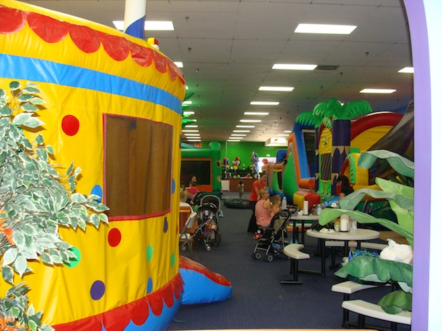 Enter our Giveaway: Win a 3 Month Membership to Frogg’s Bounce House!